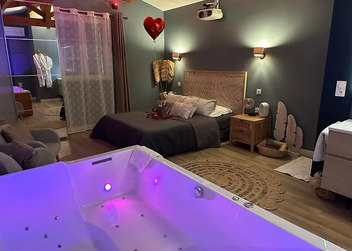 Maison d'hôtes: Mas Hinaiti - Suite romantique avec Spa et écran géant de cinéma